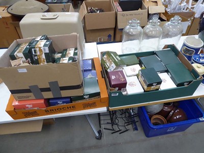 Lot 5196 - Three boxes containing Lilliput Lane cottages