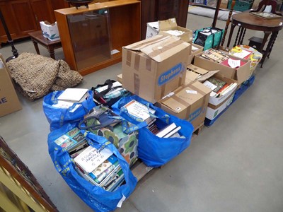 Lot 5200 - Two pallets with a large quantity of assorted...