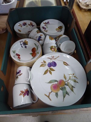 Lot 5145 - Qty of Greecian patterned crockery