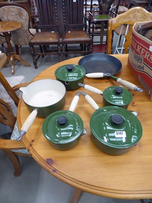 Lot 5147 - 6 Le Creuset cooking vessels