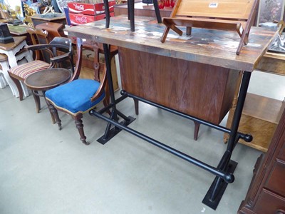 Lot 5099 - Breakfast table on metal stand