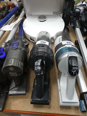 Lot 3142 - Handheld Samsung Jet 75e Series cordless stick...