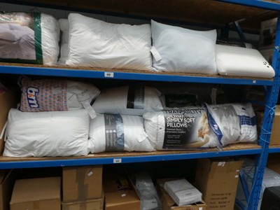 Lot 3223 - Shelf of loose bedding pillows