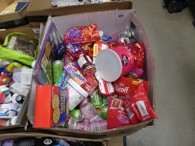 Lot 3174 - Box of mixed food and drinks