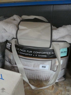 Lot 3232 - Frye three piece bed set