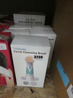 Lot 3236 - Five facial cleansing brushes plus five ice...