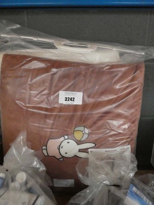 Lot 3242 - Speelkleed playmat