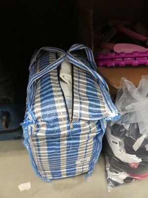 Lot 3253 - Bag of incontinence pads