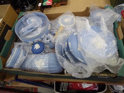 Lot 5358 - Box containing Jasperware
