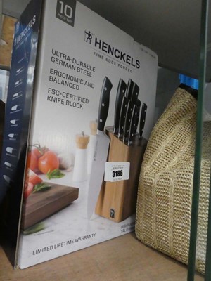 Lot 3186 - Henckels knife block and knife set