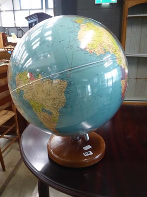 Lot 5319 - Large table top students globe