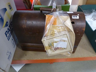 Lot 5379 - Cased Singer sewing machine