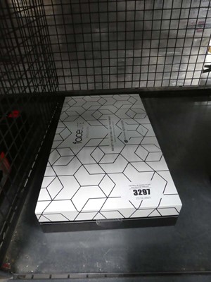 Lot 3297 - Facelit Evolution beauty boost light treatment...