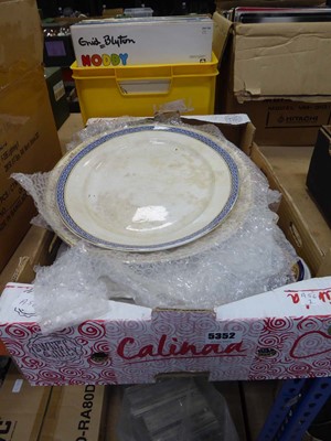Lot 5352 - Box containing collectors plates, meat...