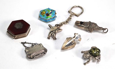 Lot 419 - A group of silver and metalware collectables...