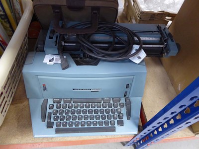 Lot 5404 - Electric Underwood typewriter