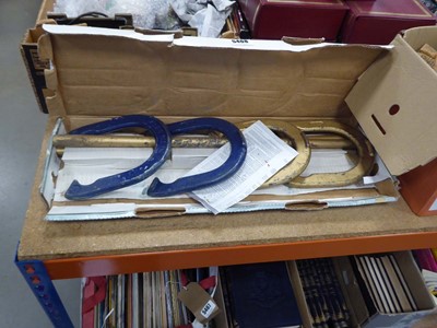 Lot 5408 - Horse shoe throwing game