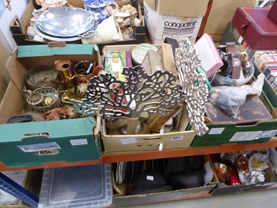 Lot 5411 - 3 boxes containing copper and brass, to...