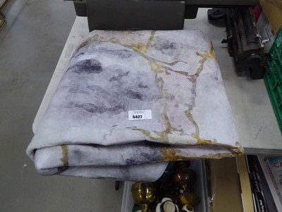 Lot 5427 - Floral patterned mat