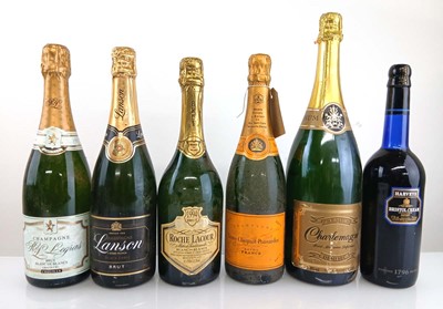 Lot 324 - 6 bottles, 1x Veuve Clicquot Brut Champagne,...