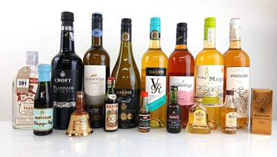Lot 391 - 8 bottles and 7 miniatures, 1x Smirnoff Vodka...