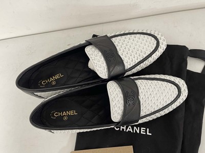 Lot 3684 - Chanel loafers in black / white size EU39.5...