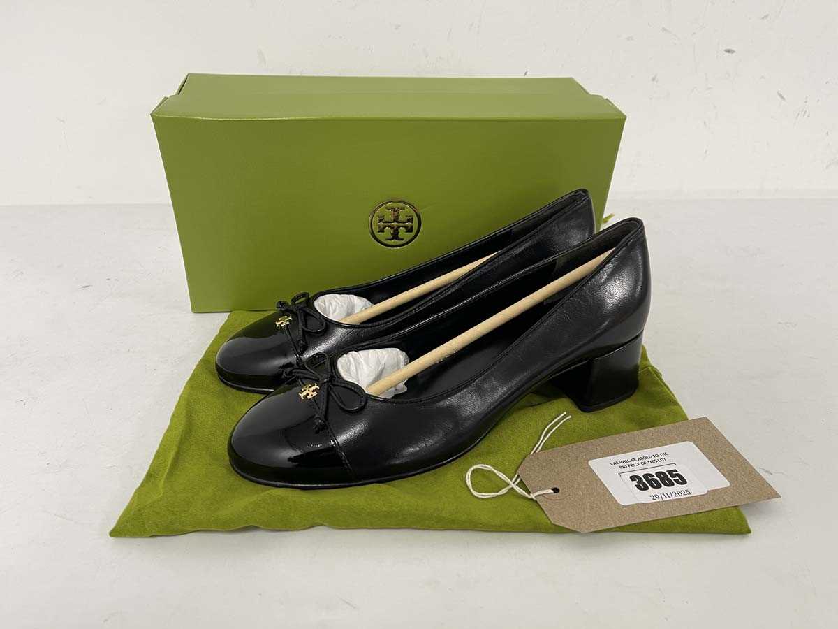 Lot 3685 - Tory Burch cap toe pumps in perfect black size...