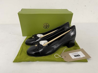 Lot 3685 - Tory Burch cap toe pumps in perfect black size...