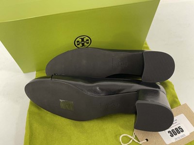 Lot 3685 - Tory Burch cap toe pumps in perfect black size...