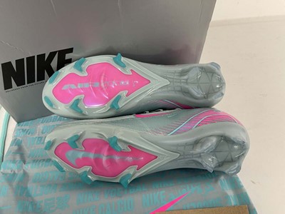 Lot 3690 - Nike zoom vapor 16 elite football boots in...