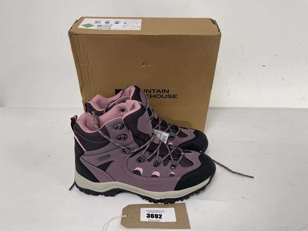 Lot 3692 - Mountain Warehouse adventurer waterproof...