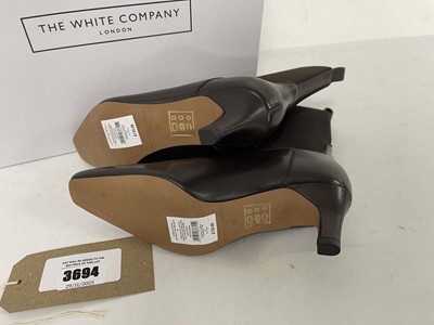 Lot 3694 - The White Company London leather kitten heel...