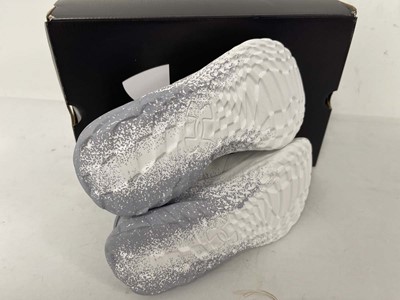 Lot 3695 - Under Amrour slipspeed mega fade trainers in...