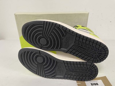 Lot 3700 - Nike air jordan 1 retro high OG trainers in...
