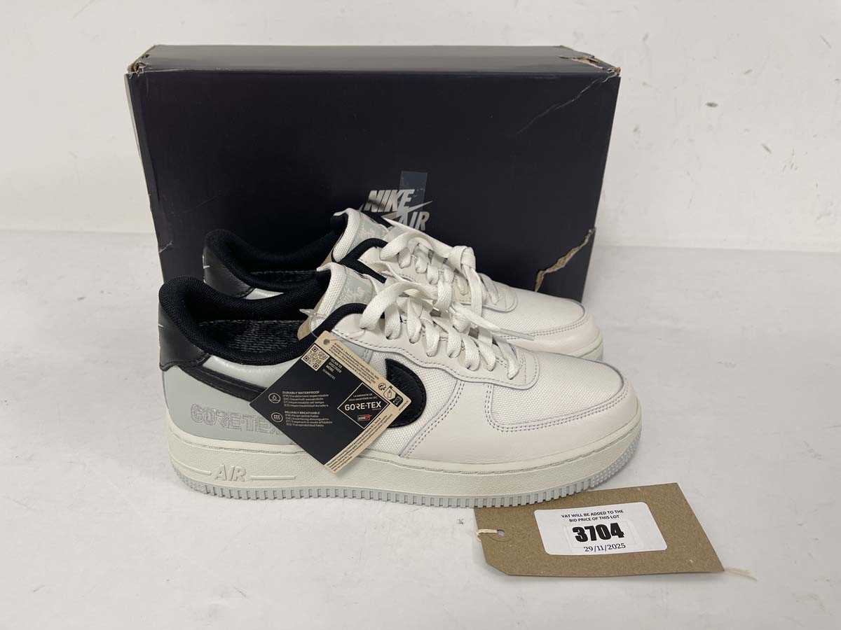 Lot 3704 - Nike air force 1 GTX trainers in phantom size...