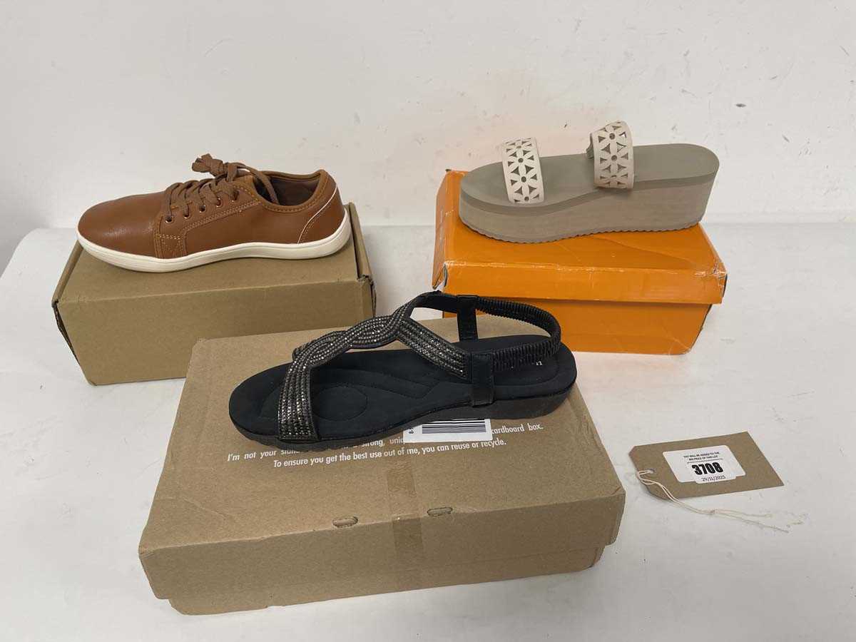 Lot 3708 - 3x Pairs of shoes to include Hobibear EU38,...