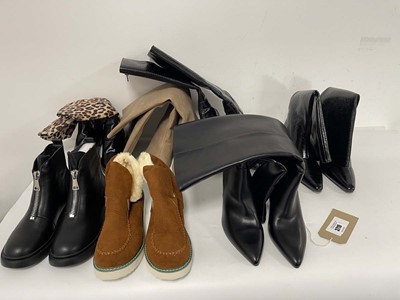 Lot 3710 - 7x Pairs of boots in various styles to include...