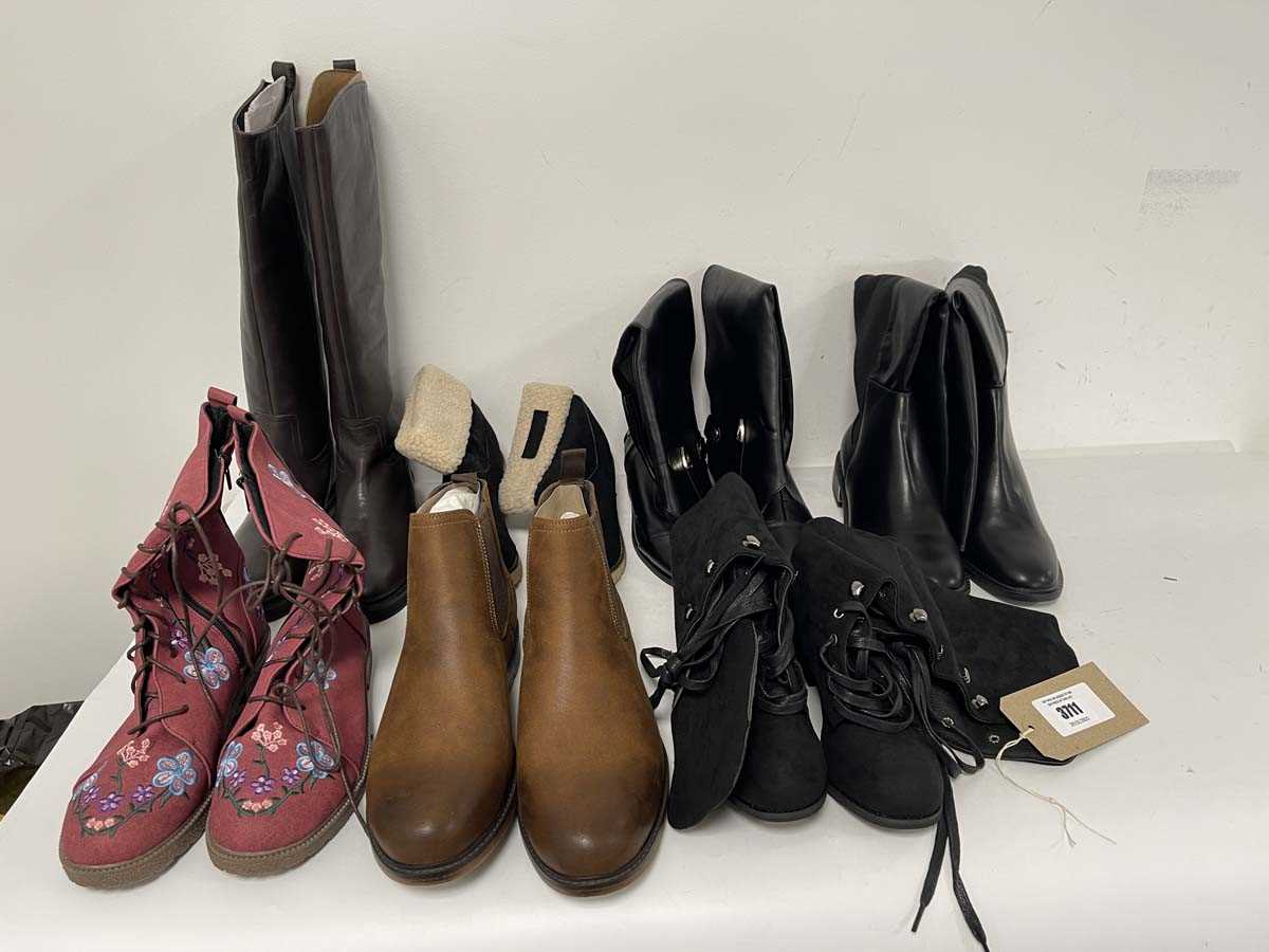 Lot 3711 - 7x Pairs of boots in various styles