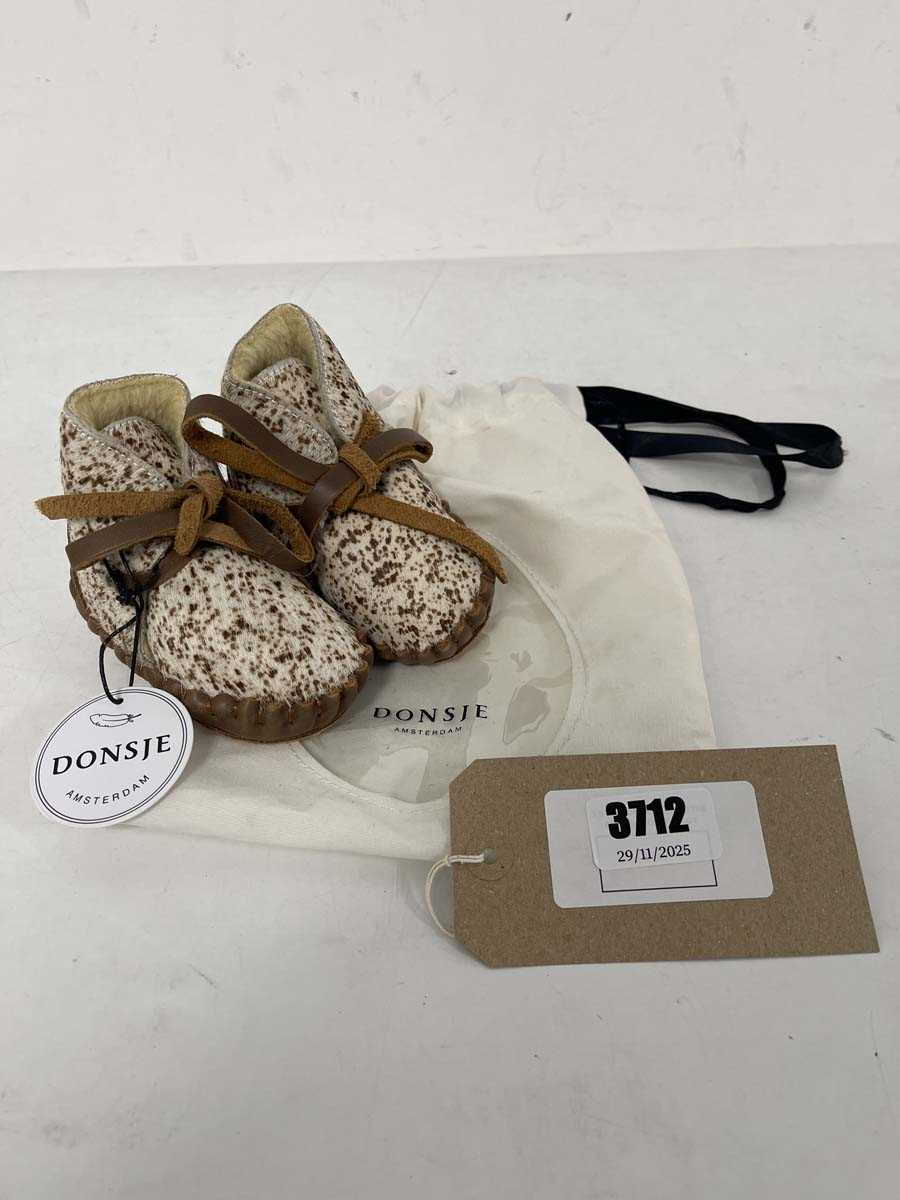 Lot 3712 - Donsje Amsterdam baby pina exclusive lining...