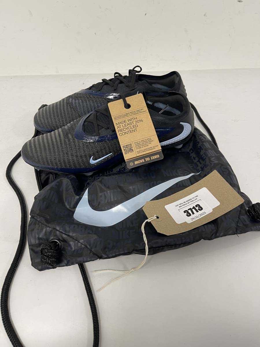Lot 3713 - Nike phantom football boots in black size UK9 -...