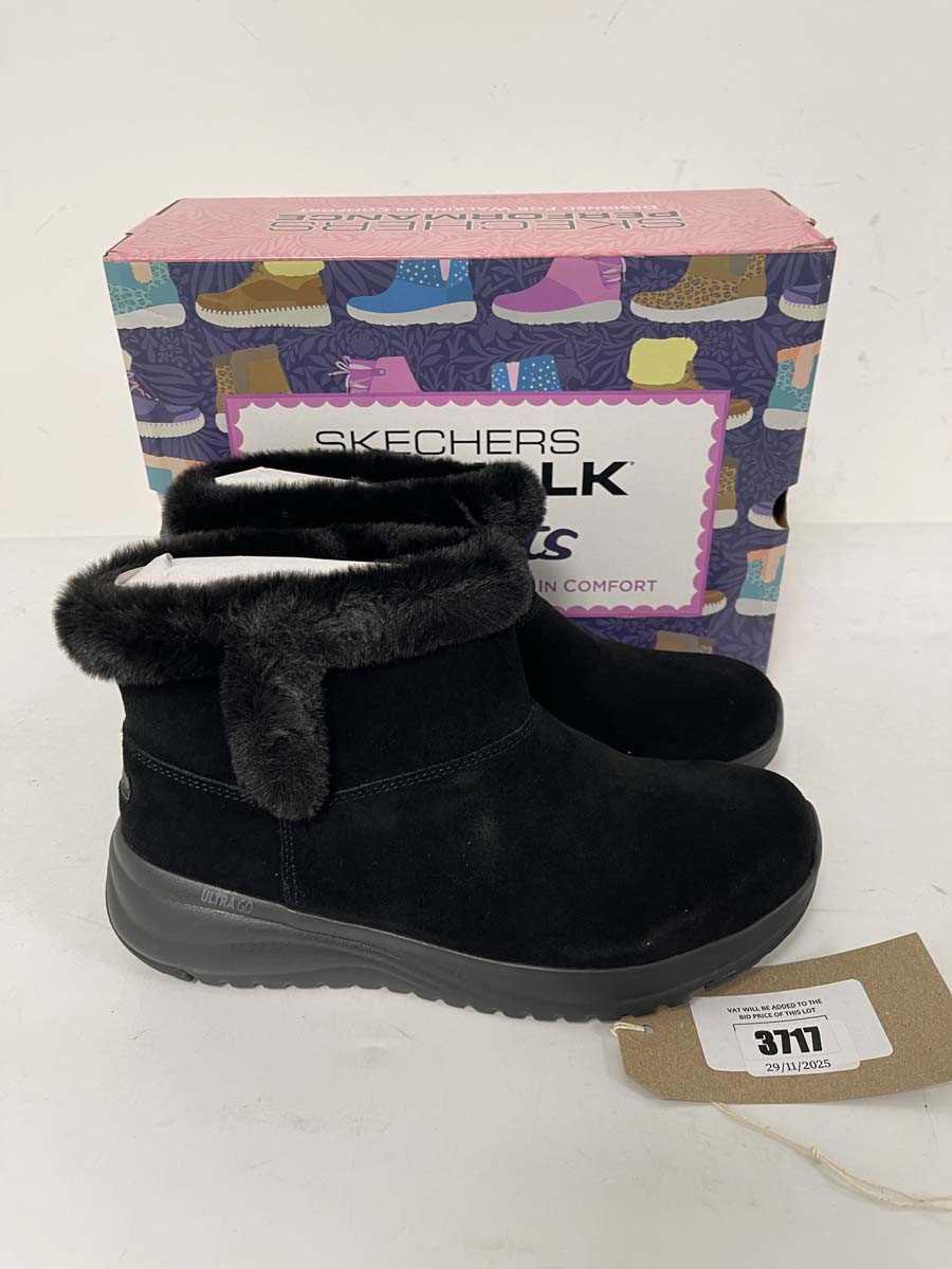 Lot 3717 - Sketchers go walk stellar cosy step boots in...