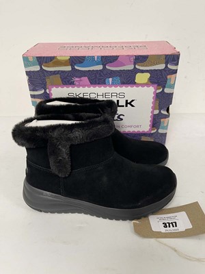 Lot 3717 - Sketchers go walk stellar cosy step boots in...
