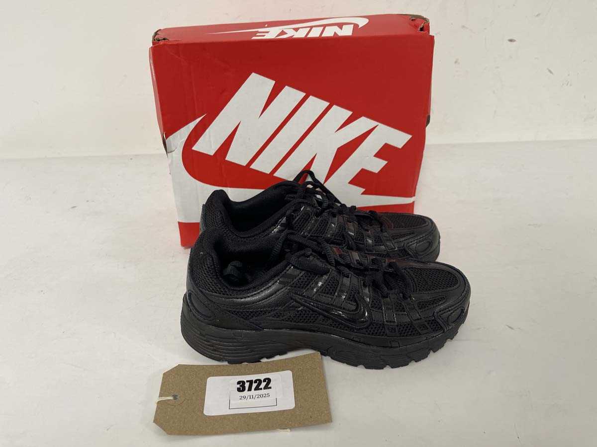 Lot 3722 - Nike children's P-6000 trainers in black size...
