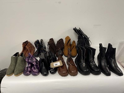 Lot 3730 - 11x Pairs of boots in various styles