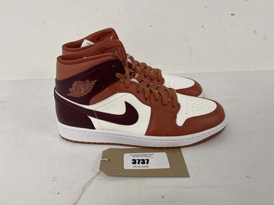 Lot 3737 - Nike air jordan 1 mid trainers in orange size...