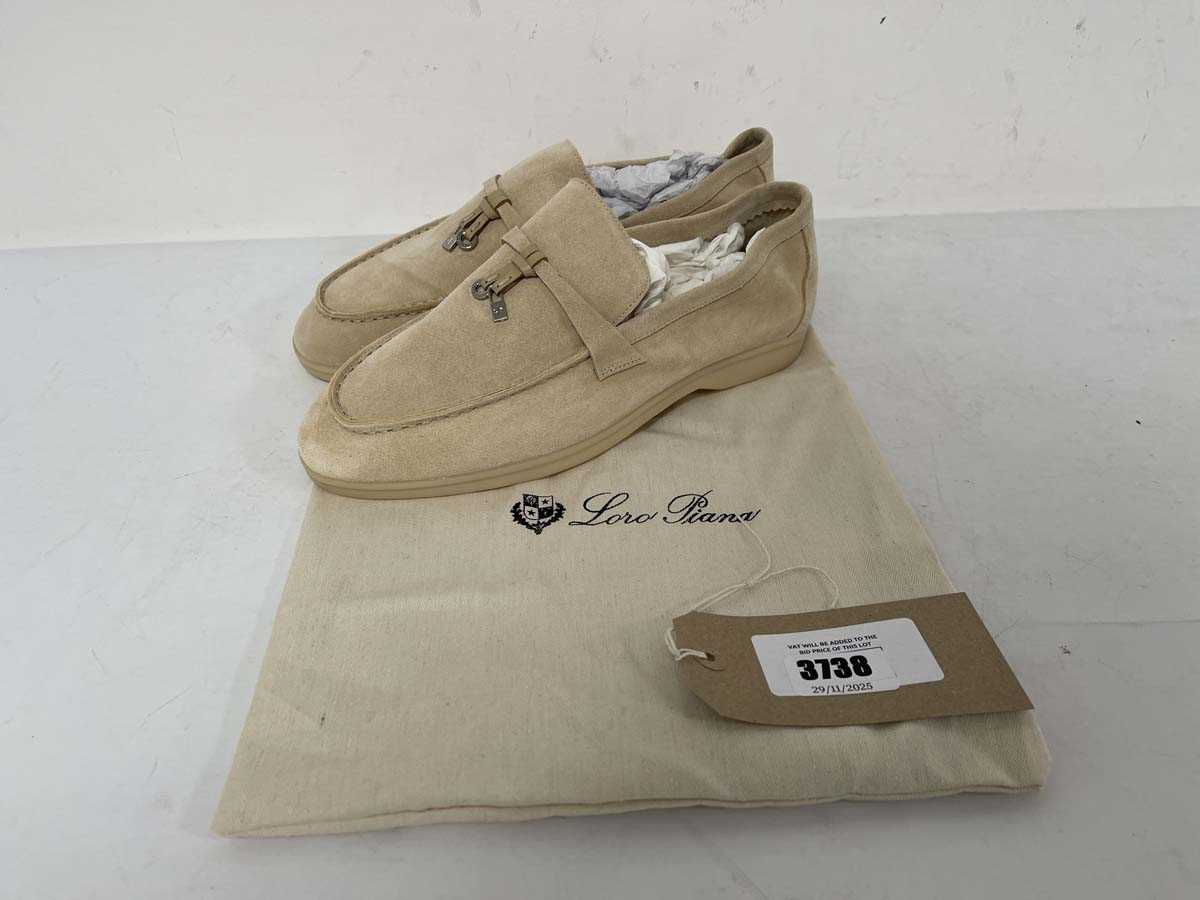 Lot 3738 - Loro Piana shoes in beige size EU44 with dust bag