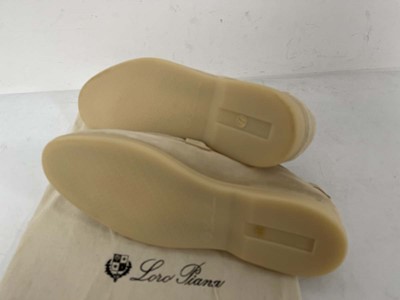 Lot 3738 - Loro Piana shoes in beige size EU44 with dust bag