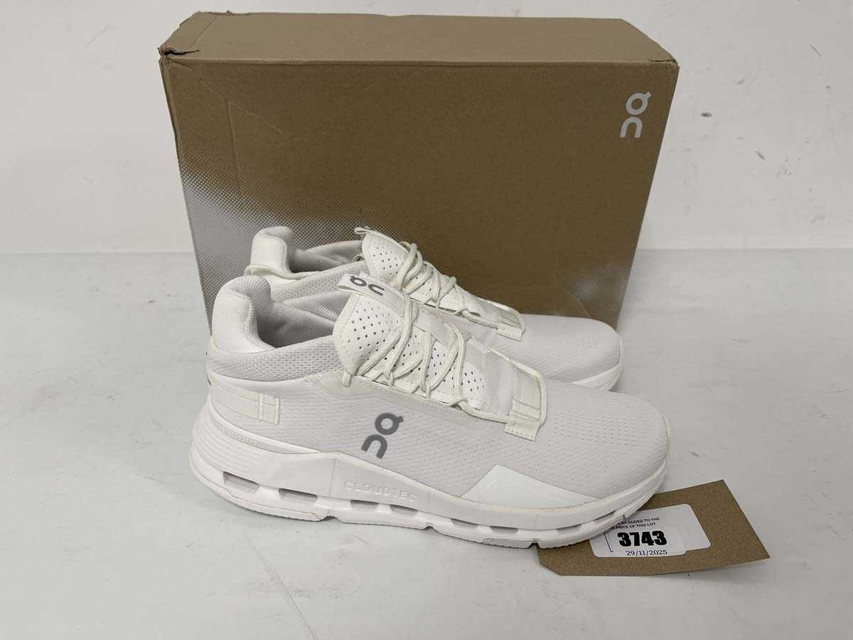 Lot 3743 - On Cloud Running cloudnova 2 all day trainers...