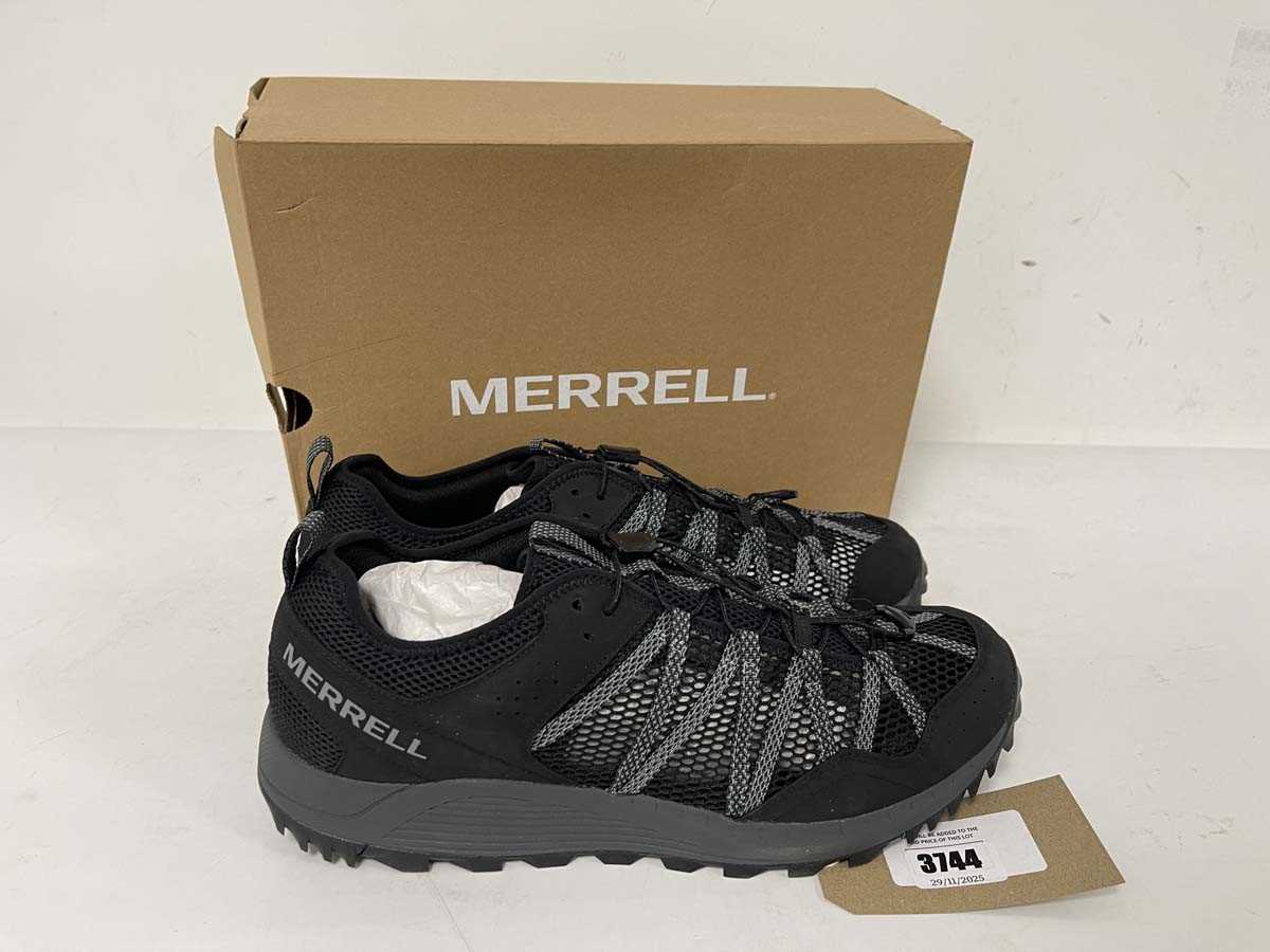 Lot 3744 - Merrell wildwood aerosport trainers in black...