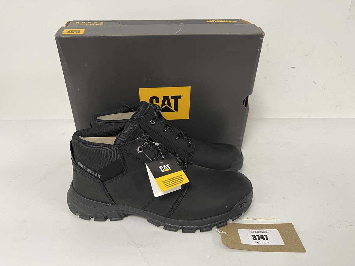 Lot 3747 - CAT threshold chukka boots in black size UK10 -...